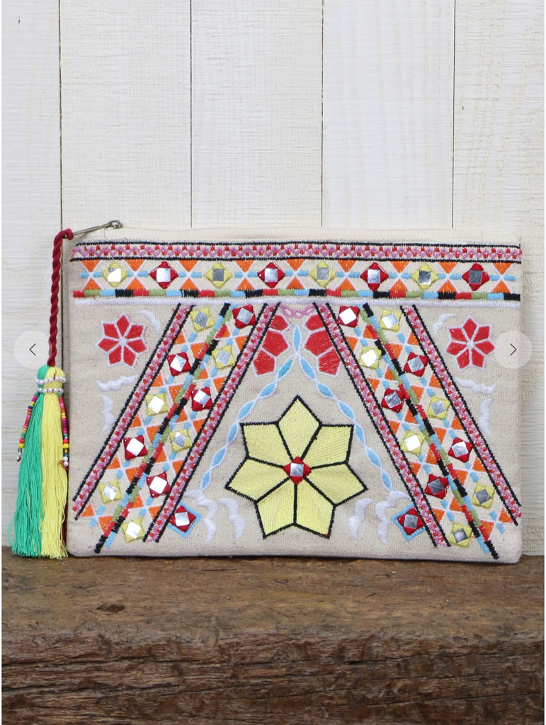 BG523 - Clutch w/ Embroidery Detail